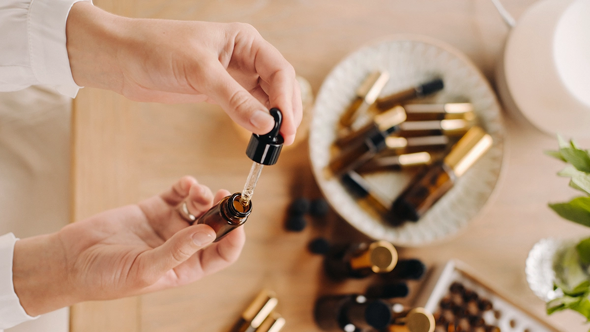 Aromatherapy blending set with bottles and dropper
